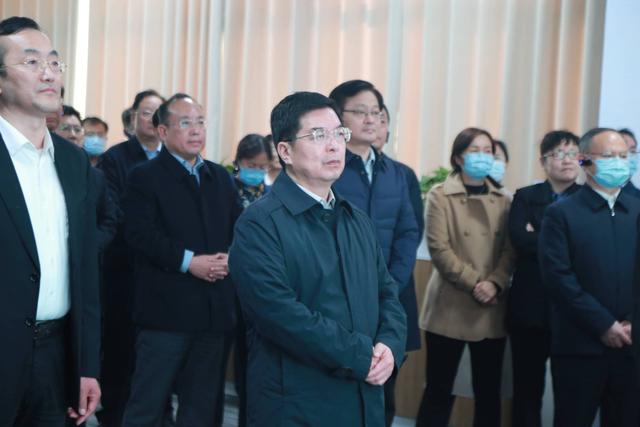 觀摩市中區(qū)中海生物微生物培養(yǎng)基、診斷試劑生產(chǎn)項(xiàng)目。