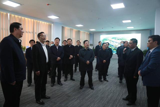 中海生物董事長(zhǎng)、中海生物技術(shù)總經(jīng)理與領(lǐng)導(dǎo)交流